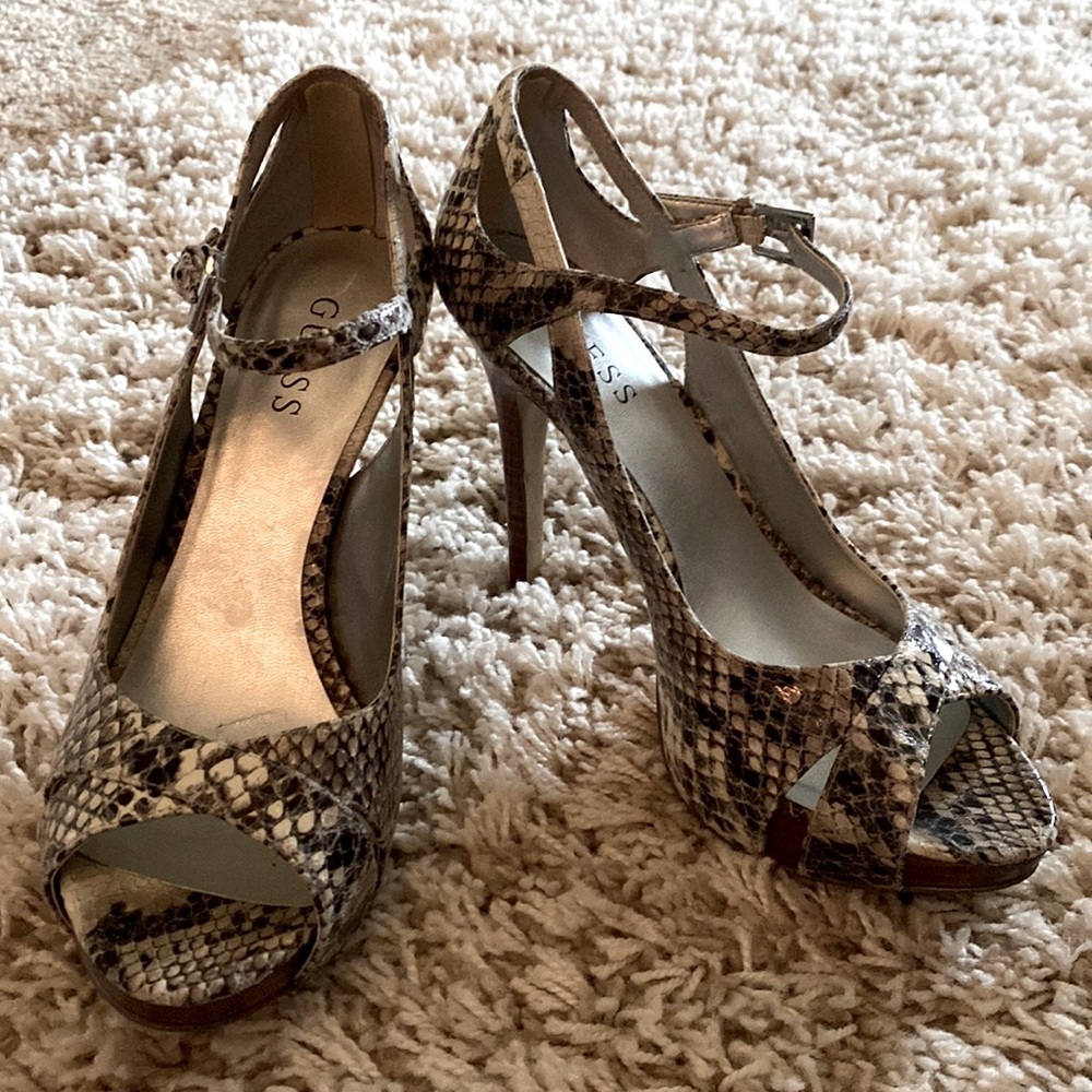 Sexy Guess Ankle Strap Peep Toe Platforms. Dark Brown and Cream Faux Snakeskin.